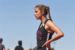 A determined looking female track runner.